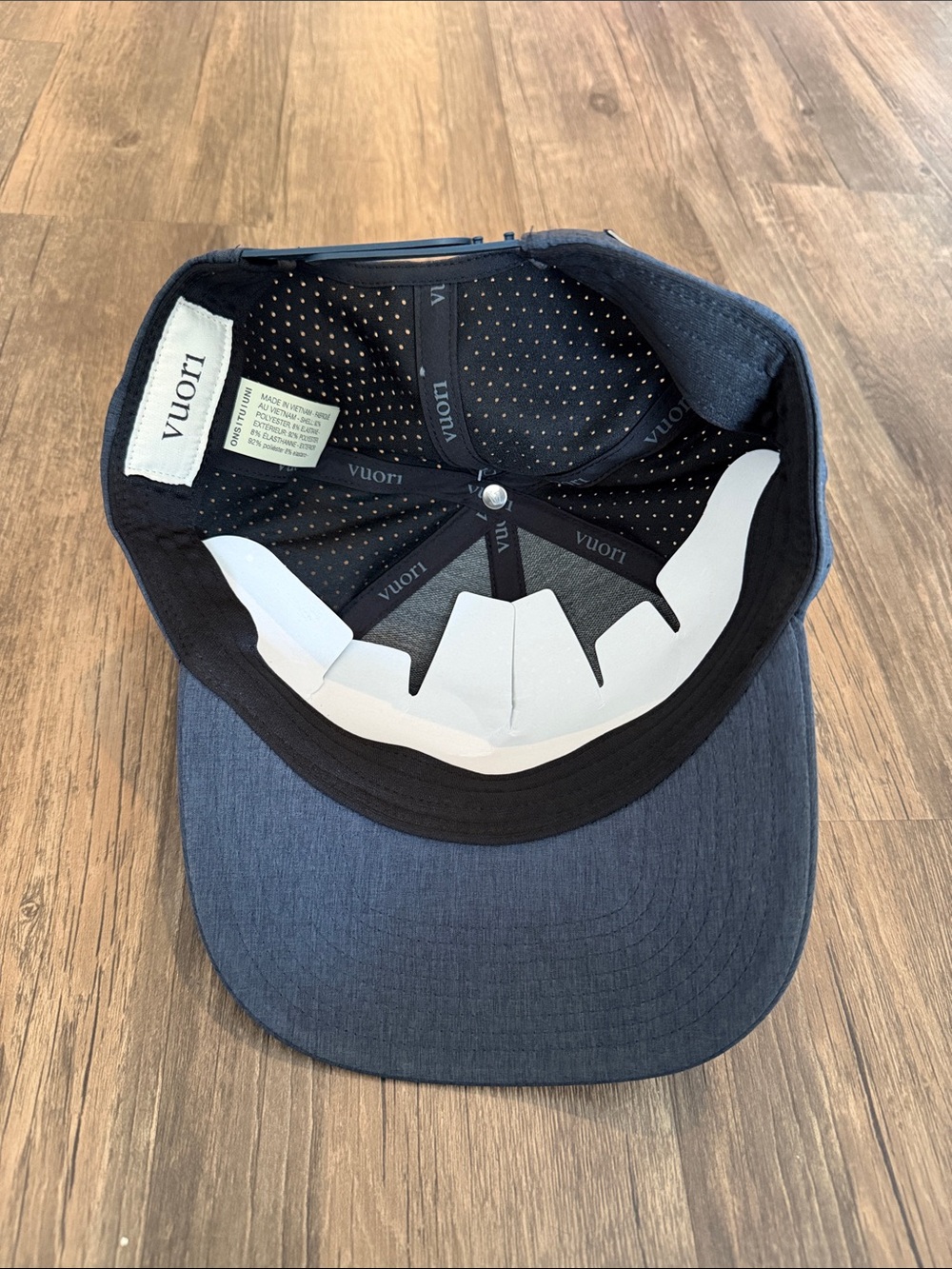 Vuori Navy Logo Performance Cap - Picture 3 of 3